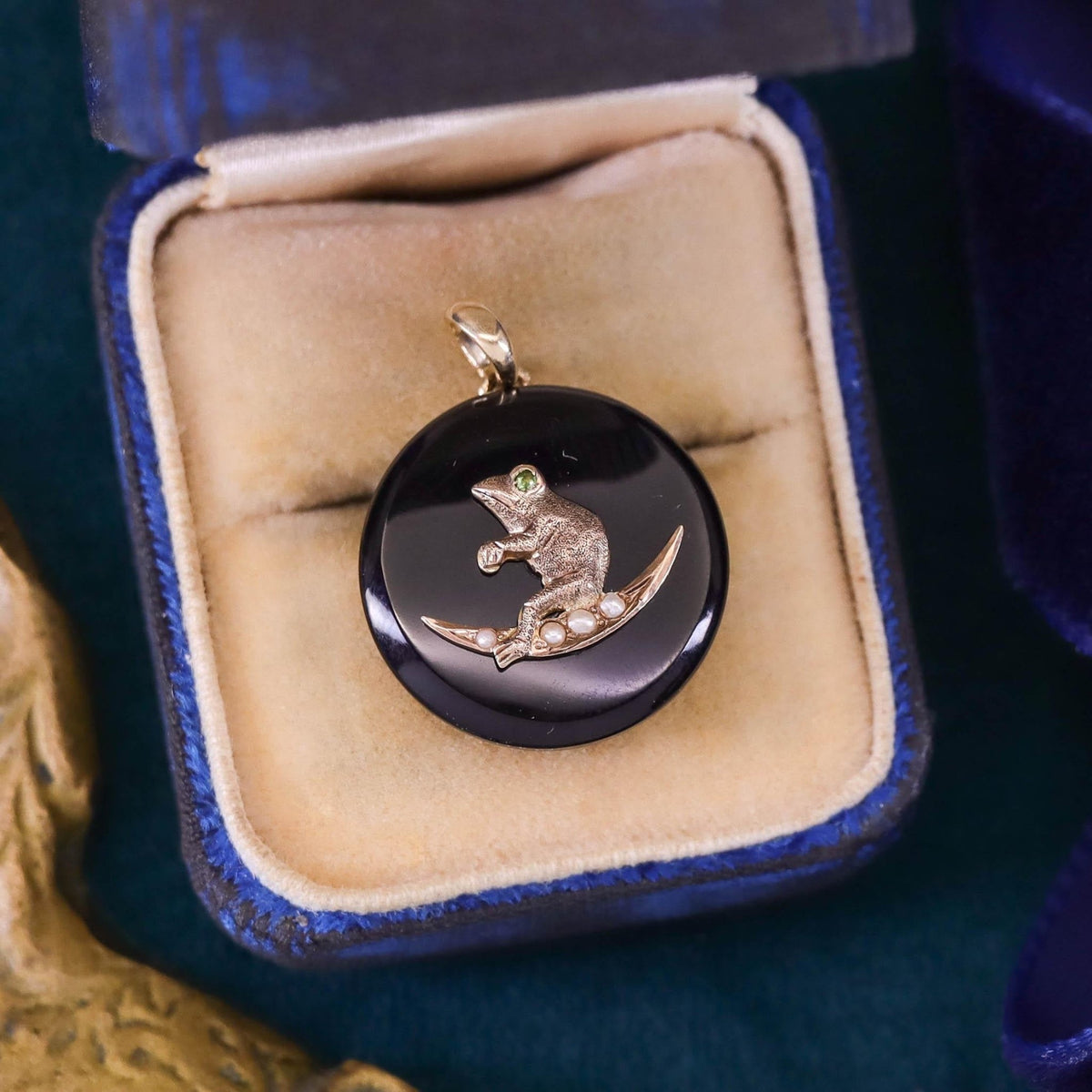 Antique Onyx Frog Pendant of 14k Gold - Trademark Antiques