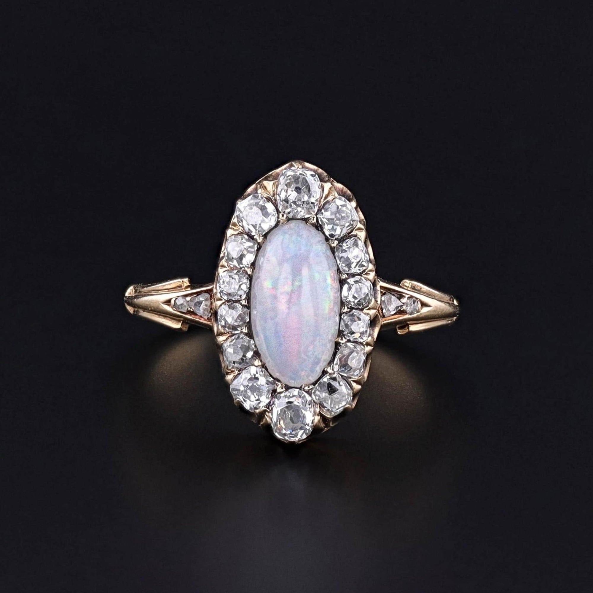 Antique Opal and Diamond Ring of 18k Gold - Trademark Antiques
