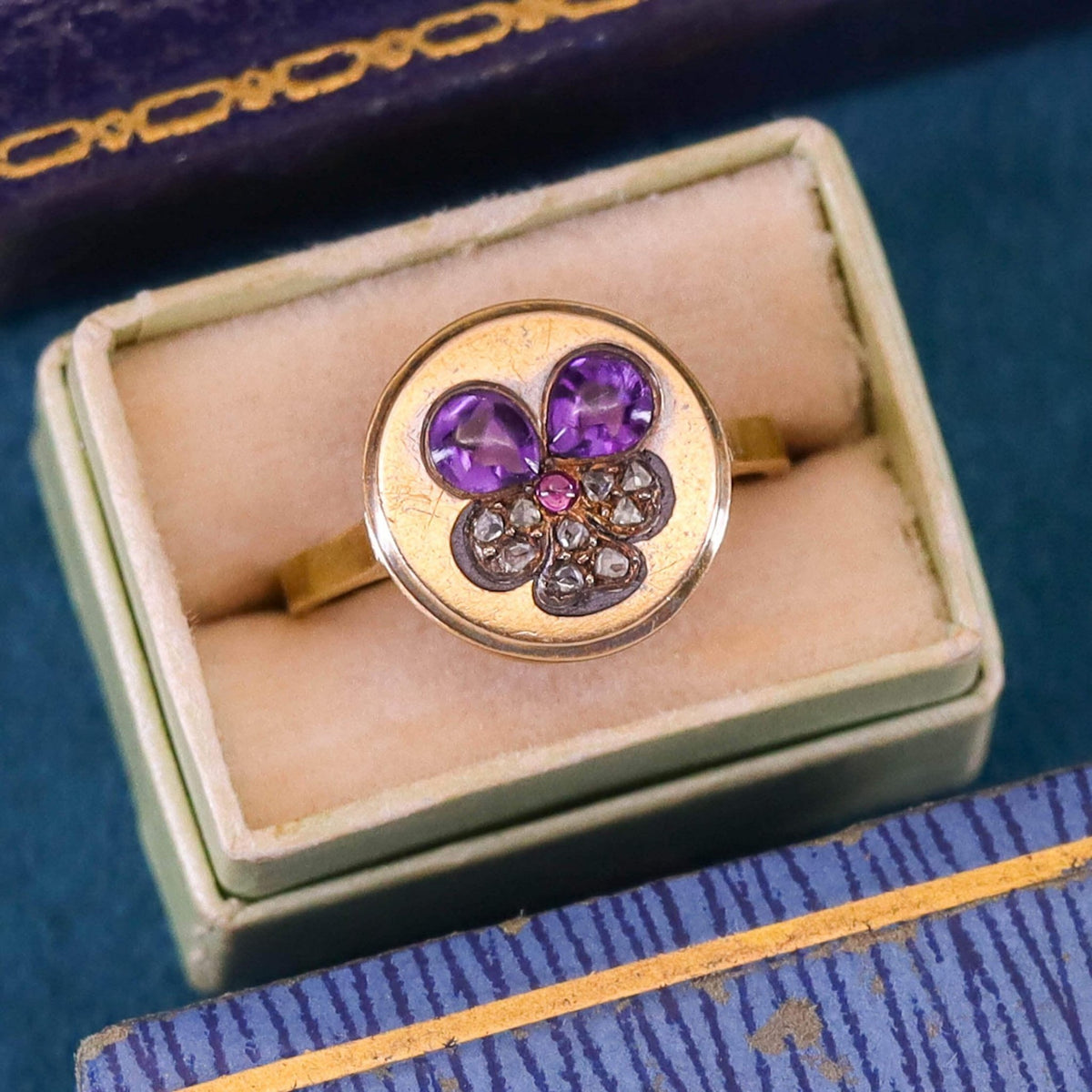 Antique Pansy Ring of 18k Gold - Trademark Antiques