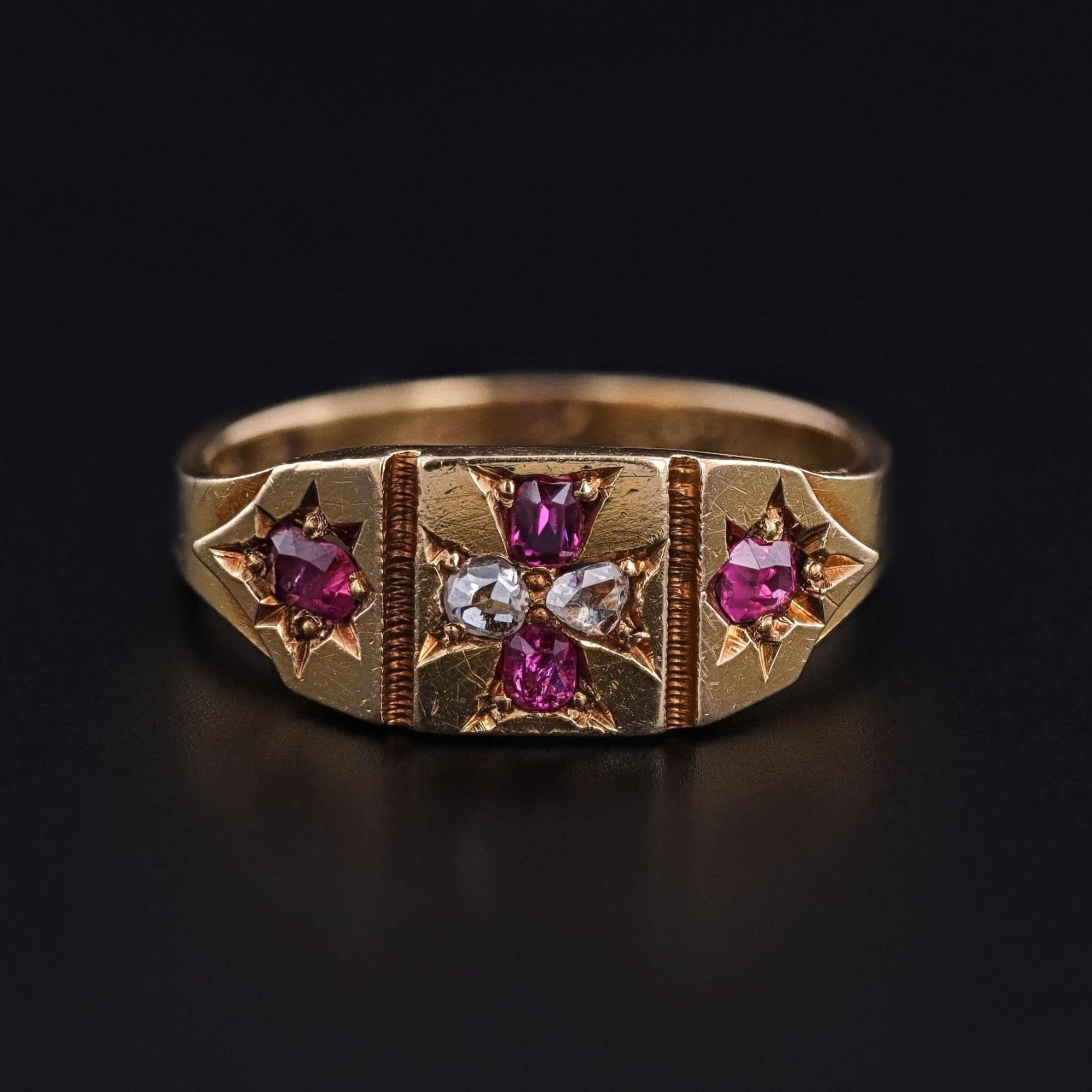 Antique Ruby and Diamond Ring of 18k Gold - Trademark Antiques