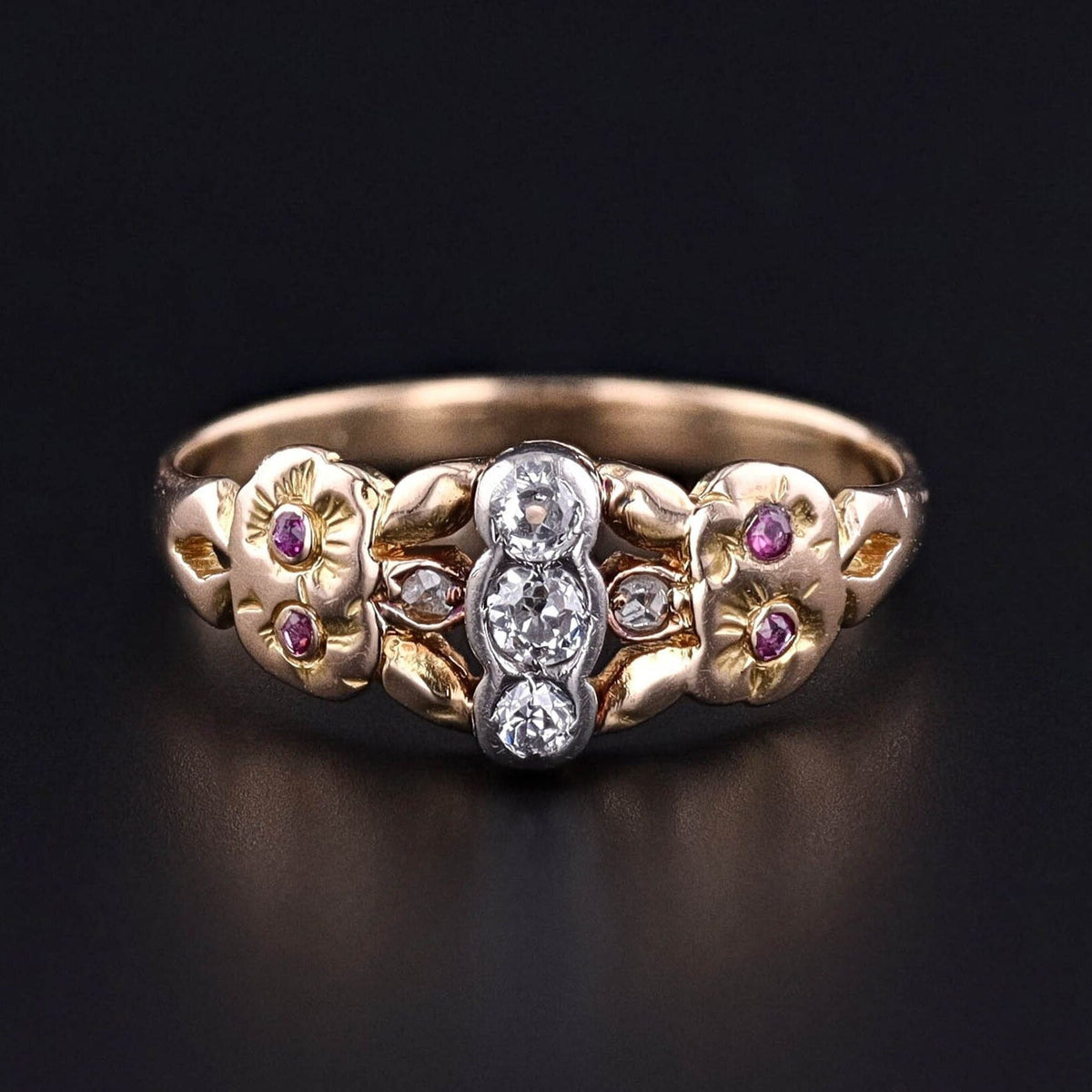 Antique Ruby and Diamond Ring of 18k Gold - Trademark Antiques