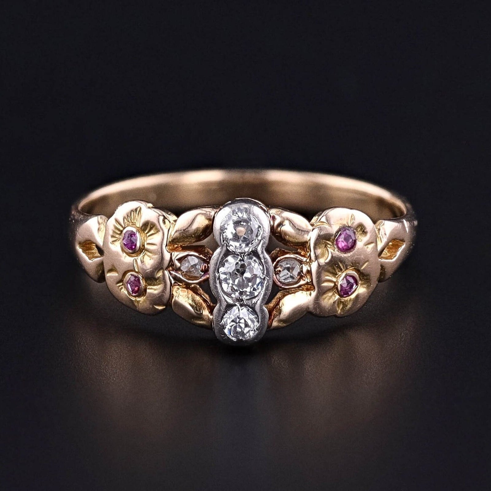 Antique Ruby and Diamond Ring of 18k Gold - Trademark Antiques