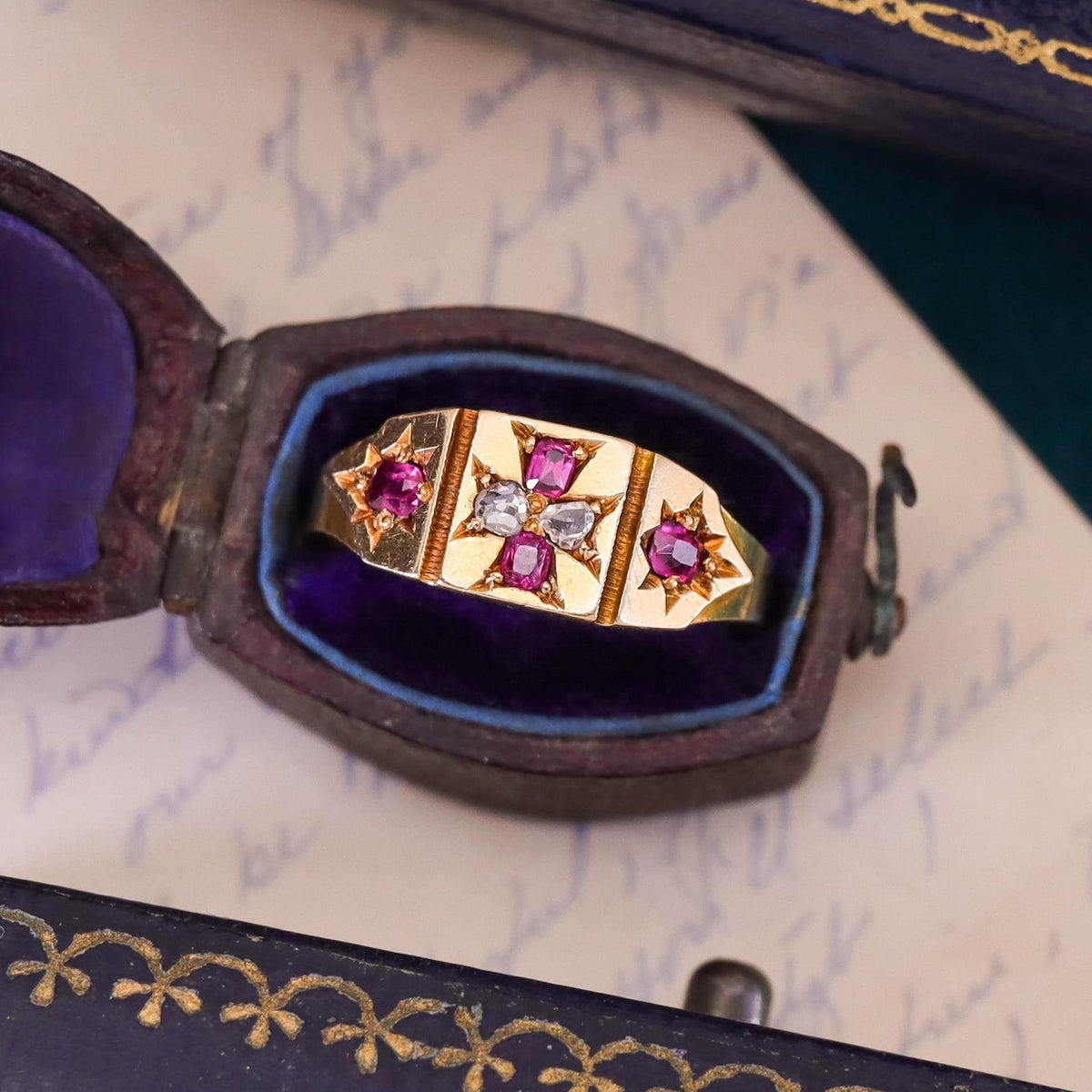 Antique Ruby and Diamond Ring of 18k Gold - Trademark Antiques