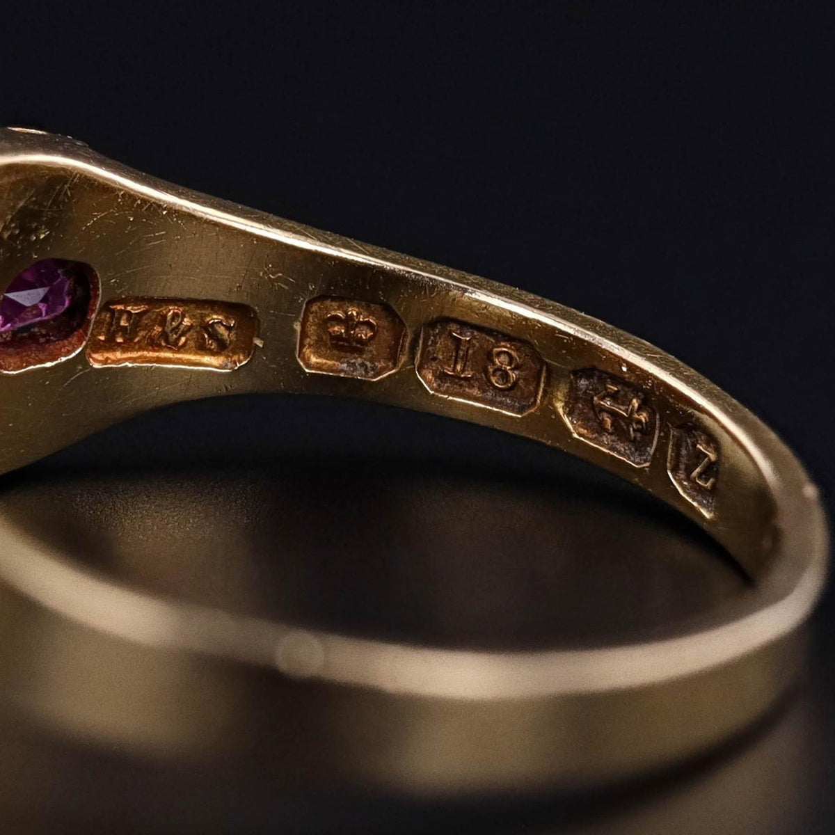 Antique Ruby and Diamond Ring of 18k Gold - Trademark Antiques