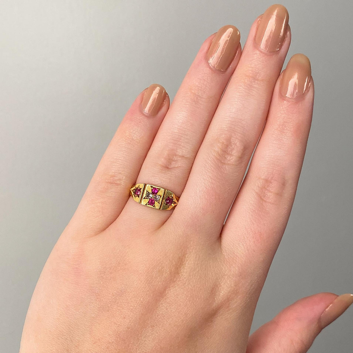 Antique Ruby and Diamond Ring of 18k Gold - Trademark Antiques