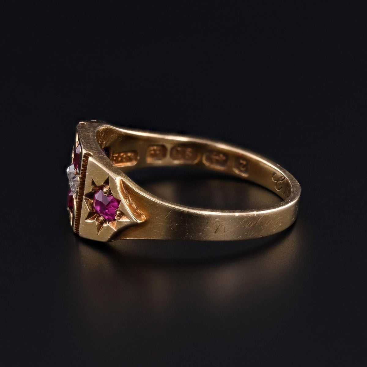 Antique Ruby and Diamond Ring of 18k Gold - Trademark Antiques