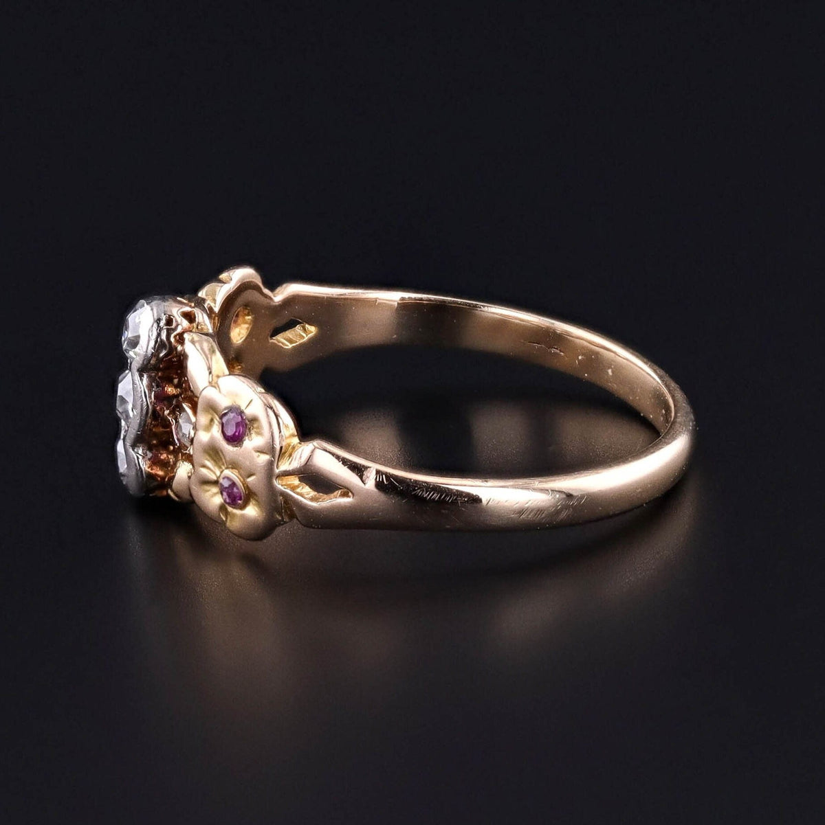 Antique Ruby and Diamond Ring of 18k Gold - Trademark Antiques