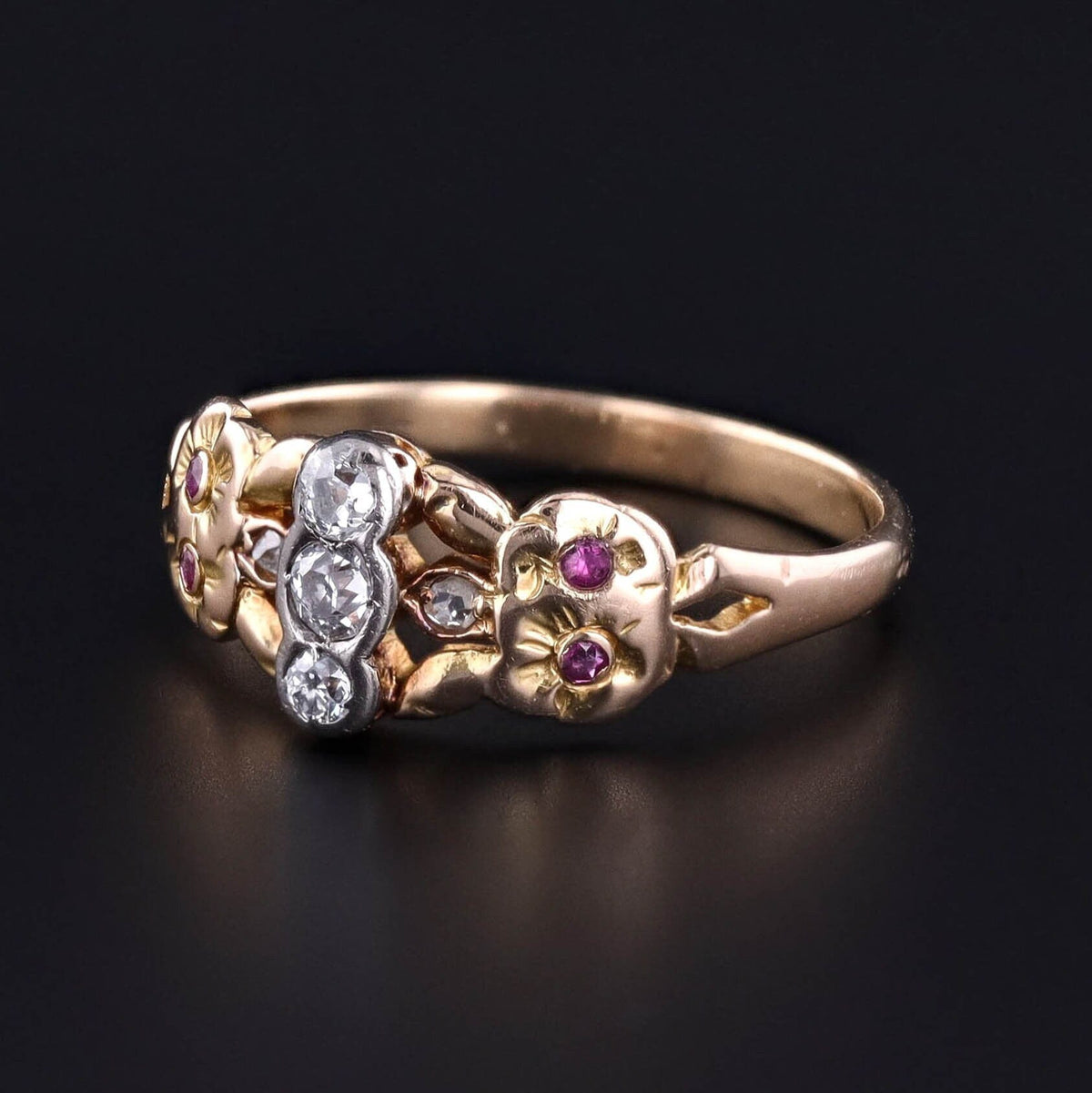 Antique Ruby and Diamond Ring of 18k Gold - Trademark Antiques