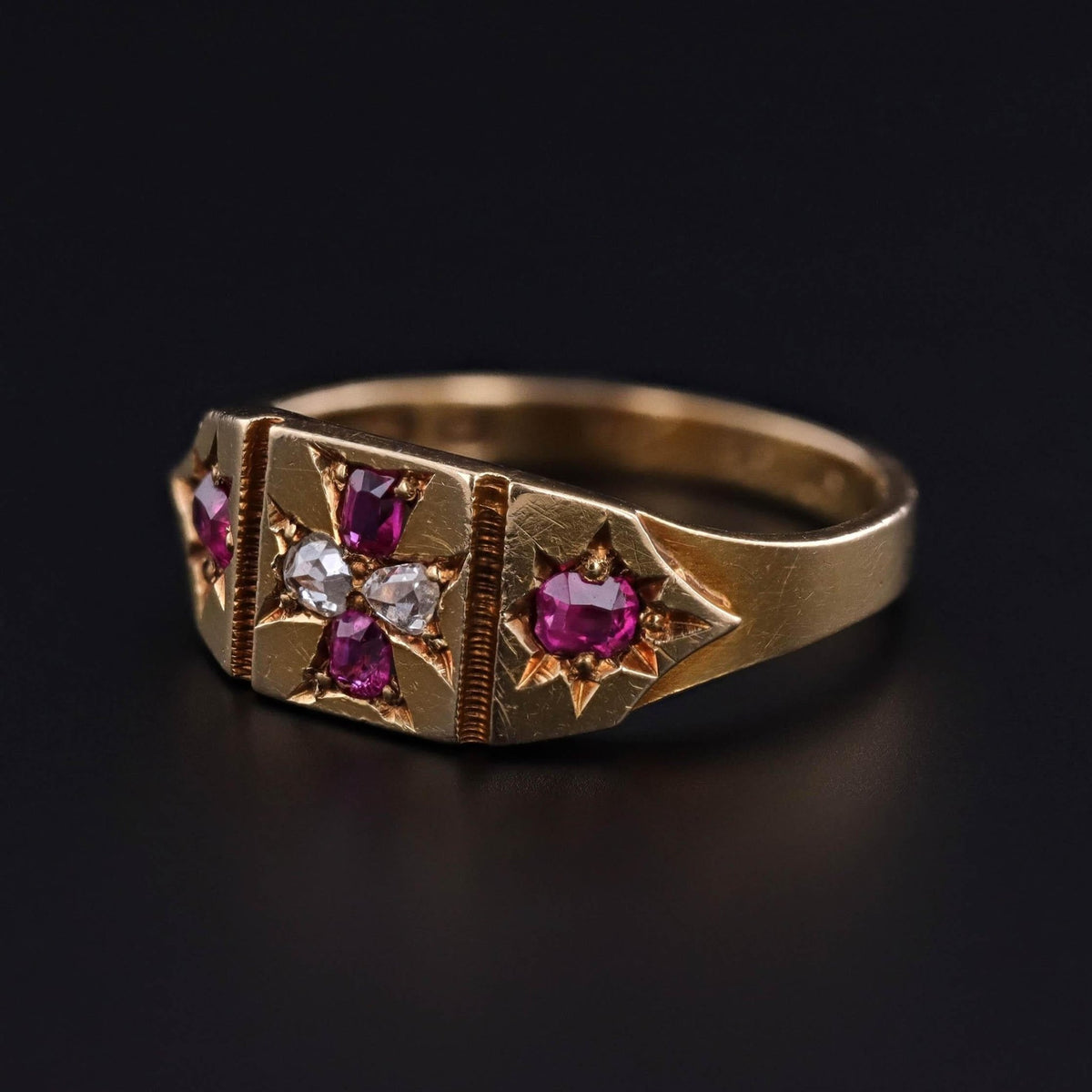 Antique Ruby and Diamond Ring of 18k Gold - Trademark Antiques
