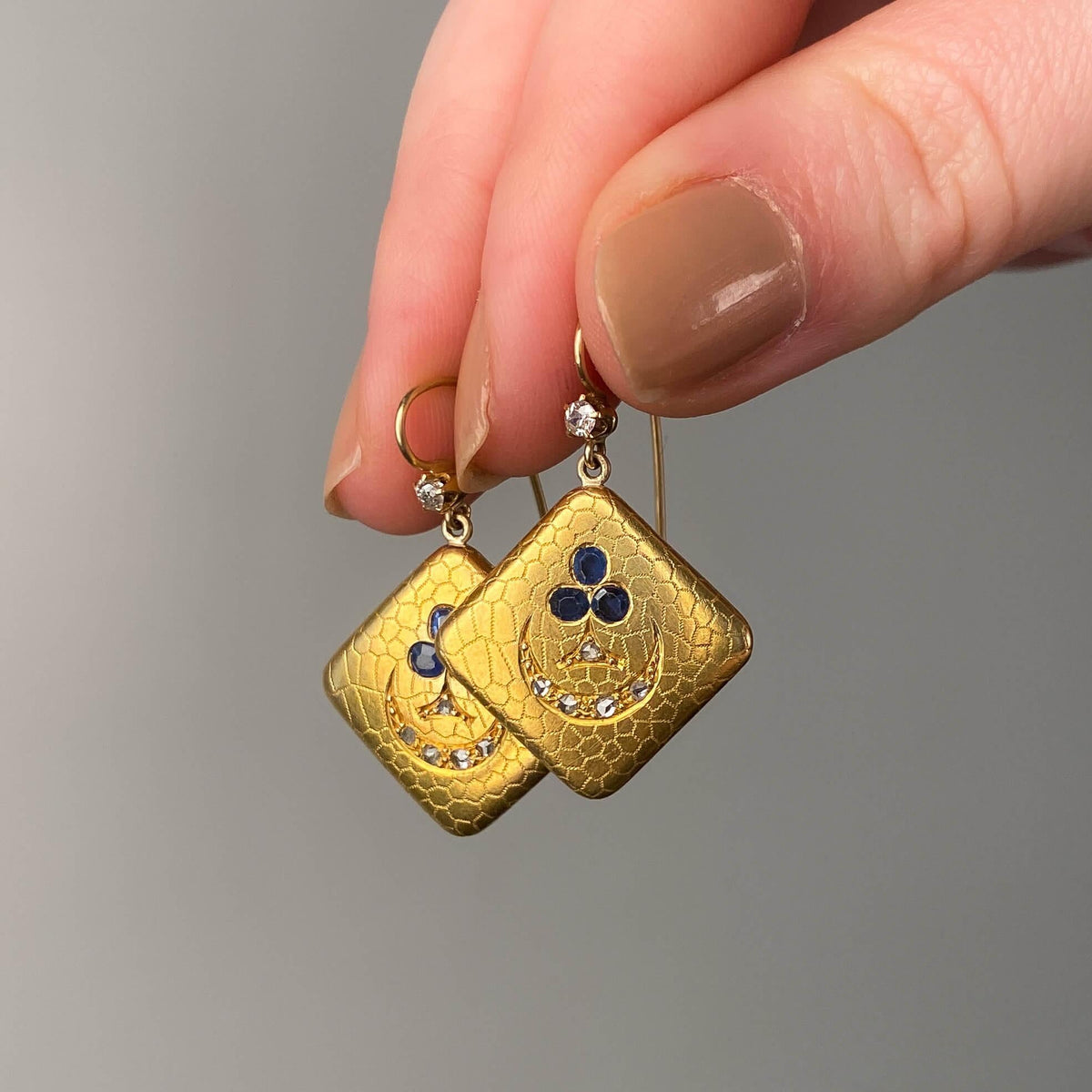 Antique Sapphire and Diamond Earrings of 18k Gold - Trademark Antiques