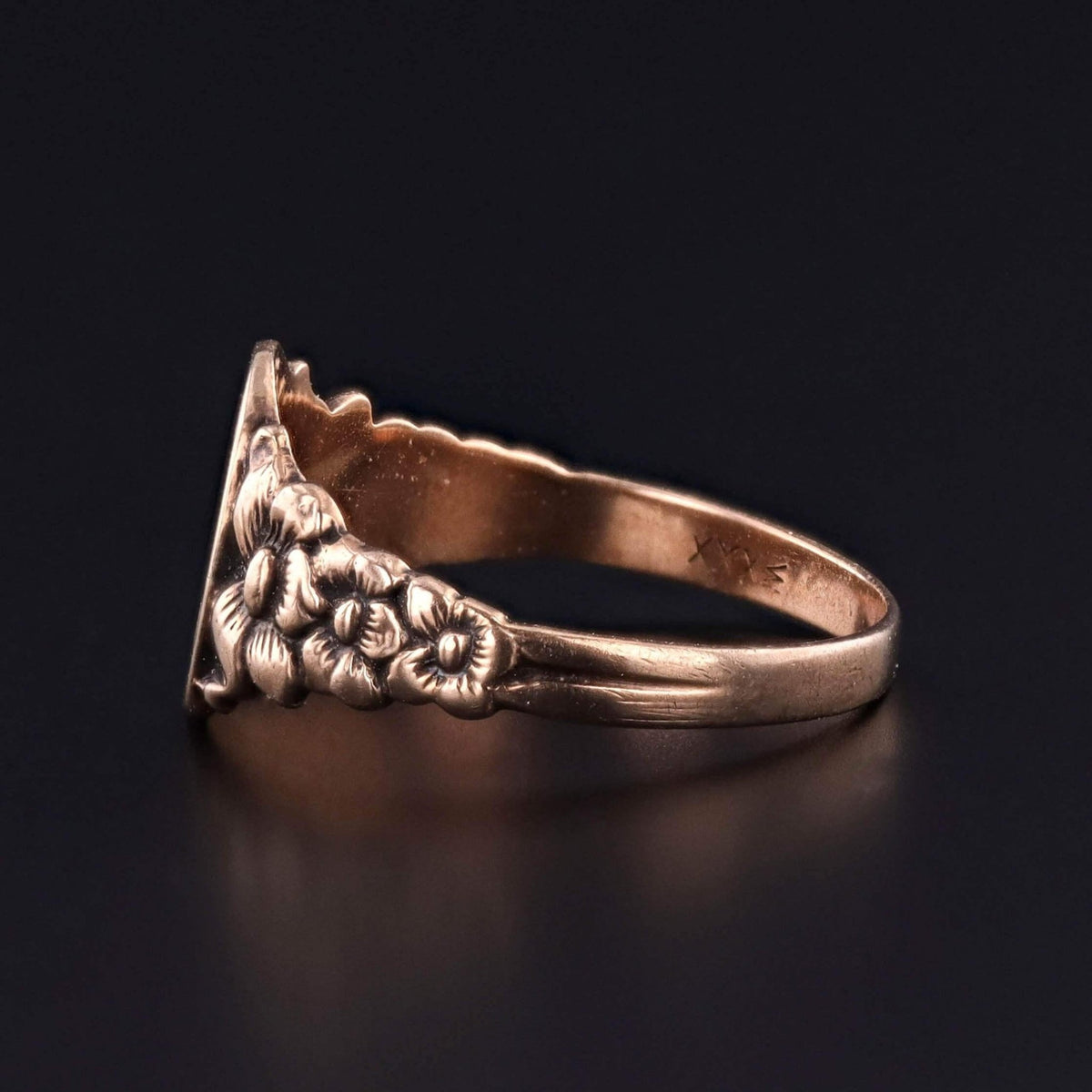 Antique Signet Ring of 10k Gold - Trademark Antiques