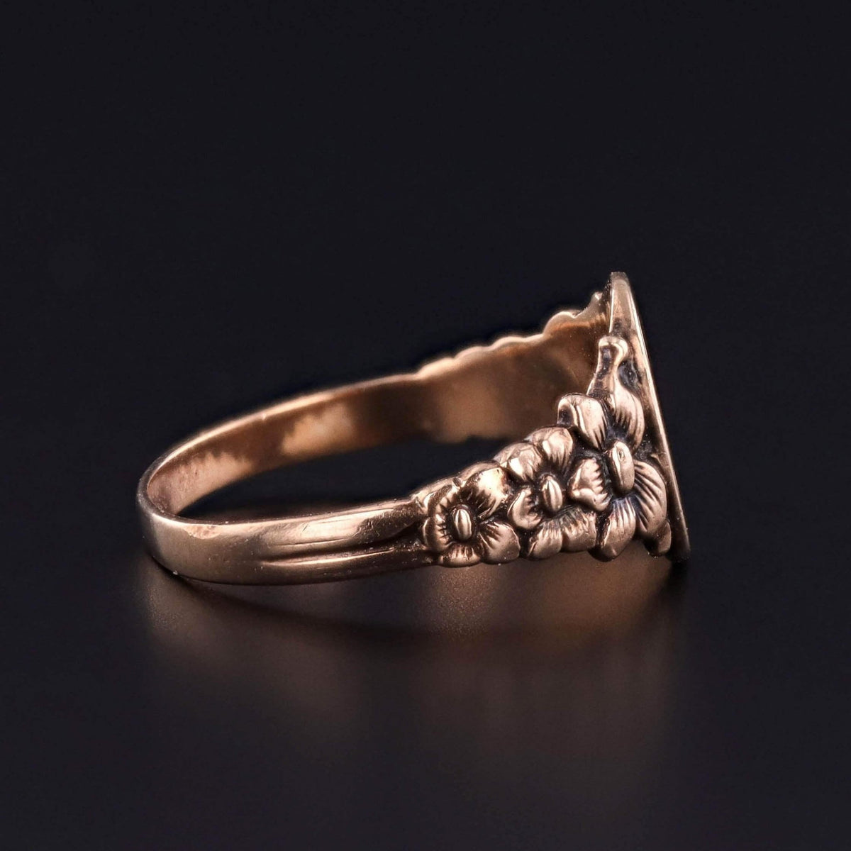Antique Signet Ring of 10k Gold - Trademark Antiques