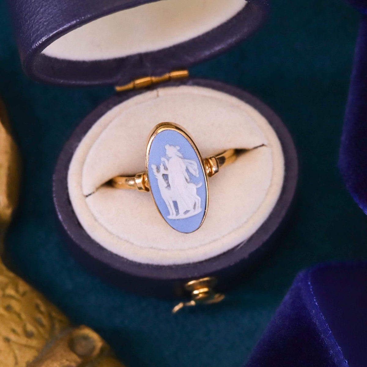 Antique Wedgwood Ring of Goddess Diana in 18k Gold - Trademark Antiques