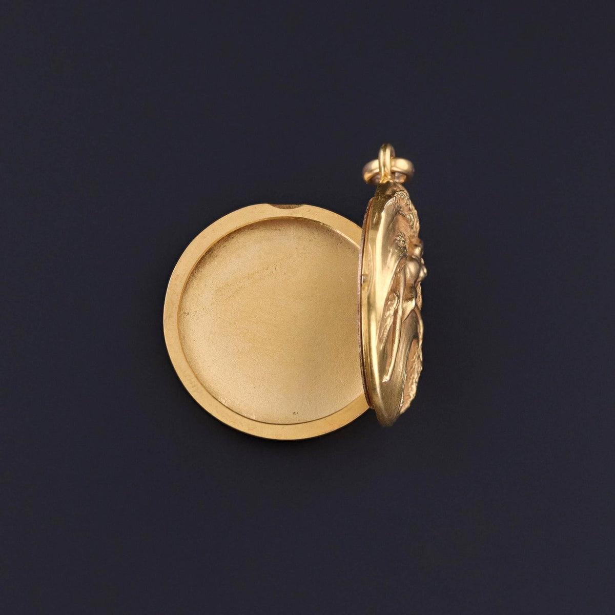 Antique Woman Locket of 14k Gold - Trademark Antiques