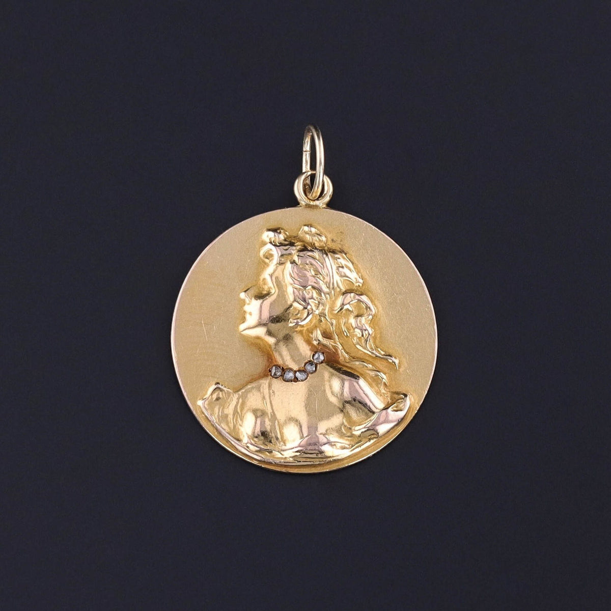 Antique Woman Pendant of 18k Gold - Trademark Antiques