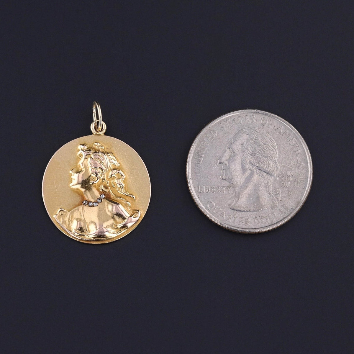 Antique Woman Pendant of 18k Gold - Trademark Antiques