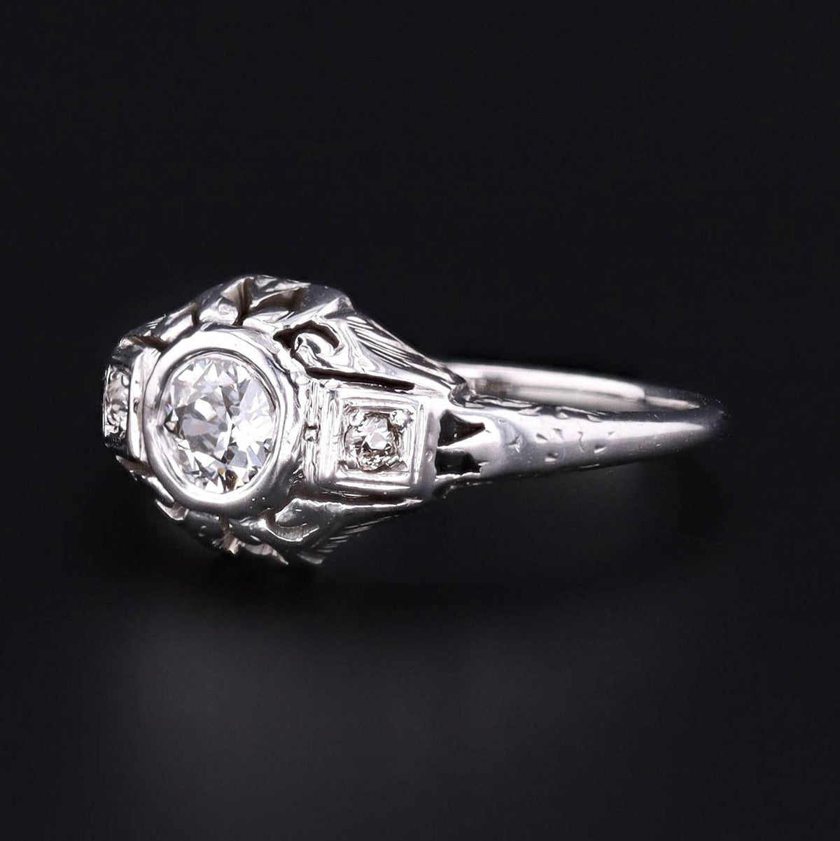 Art Deco Diamond Engagement Ring of 18k White Gold - Trademark Antiques