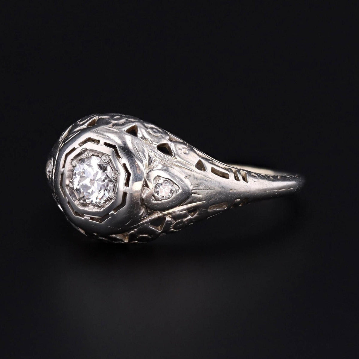 Art Deco Diamond Filigree Engagement Ring of 18k White Gold - Trademark Antiques