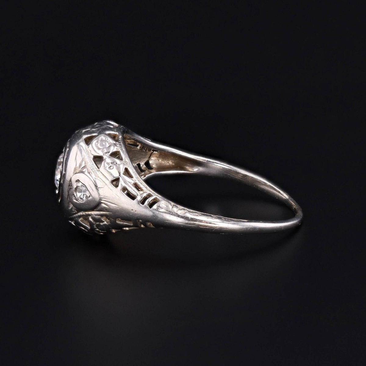 Art Deco Diamond Filigree Engagement Ring of 18k White Gold - Trademark Antiques