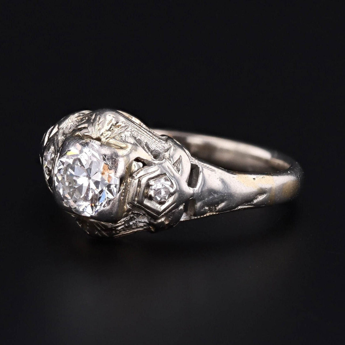 Art Deco Diamond Filigree Ring of 18k White Gold - Trademark Antiques