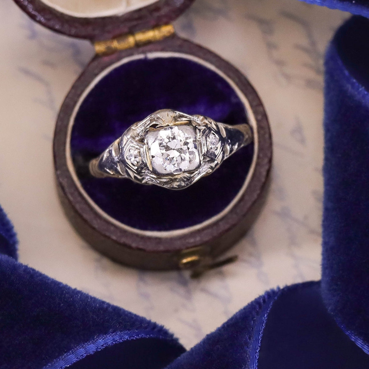 Art Deco Diamond Filigree Ring of 18k White Gold - Trademark Antiques