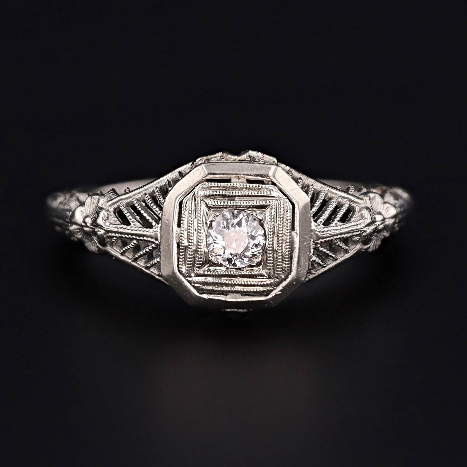 Art Deco Filigree Diamond Ring of 18k White Gold - Trademark Antiques