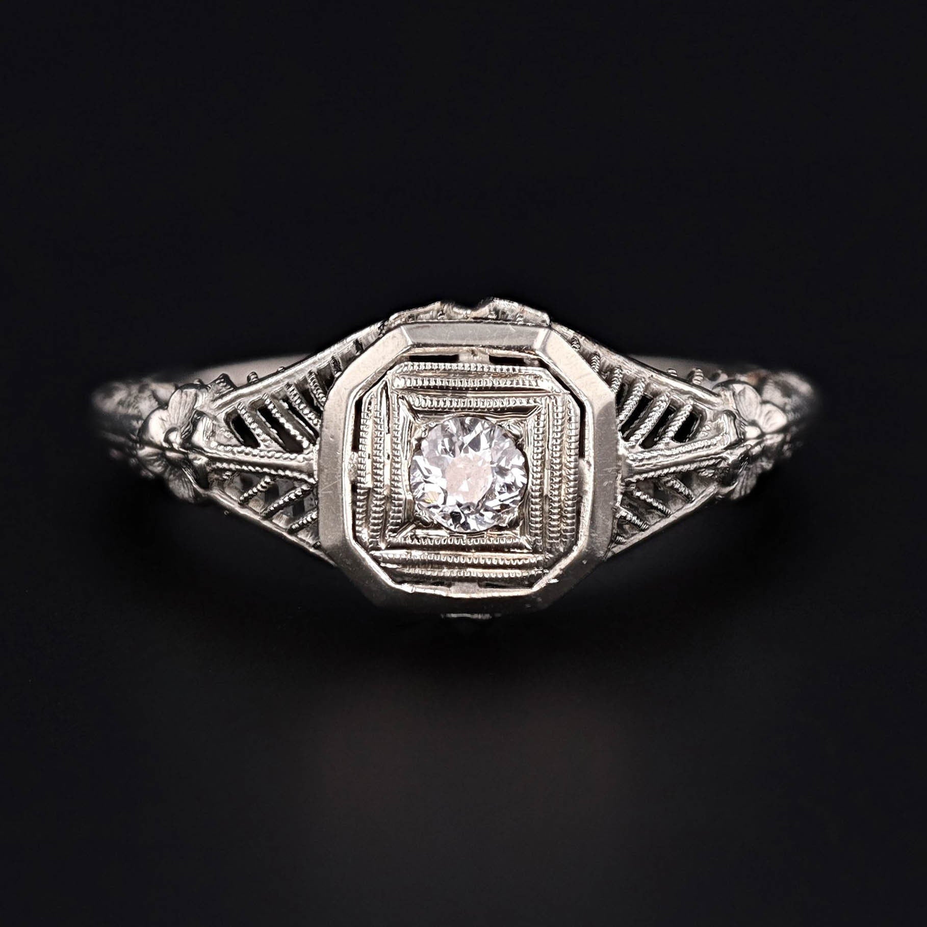Art Deco Filigree Diamond Ring of 18k White Gold - Trademark Antiques