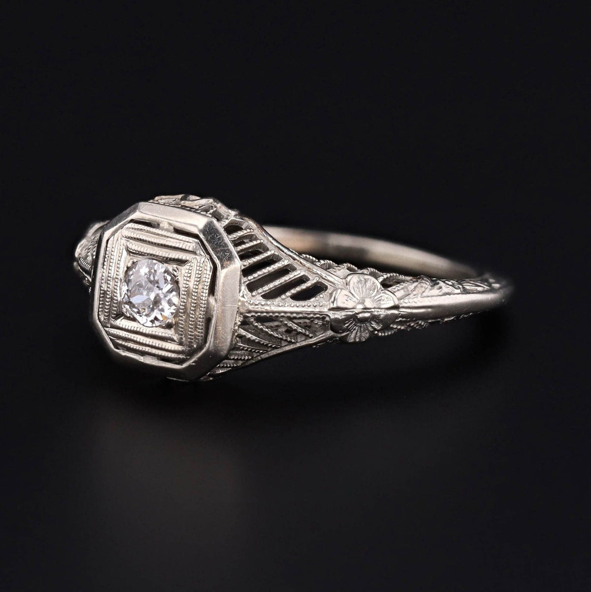 Art Deco Filigree Diamond Ring of 18k White Gold - Trademark Antiques