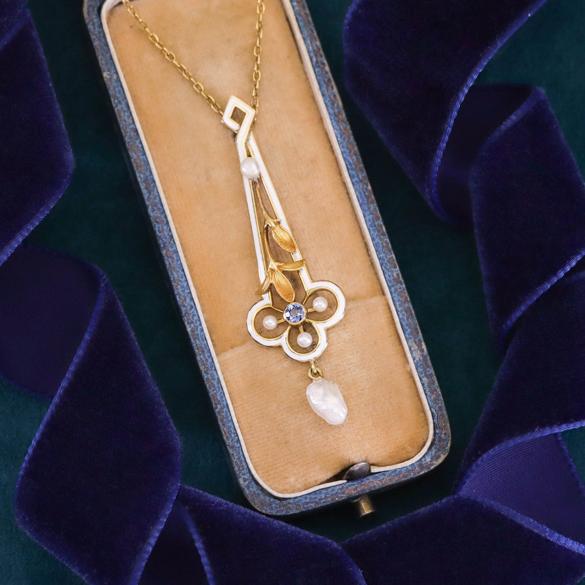 Art Nouveau Enamel Pendant of 14k Gold - Trademark Antiques