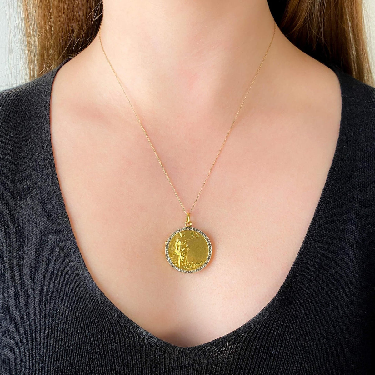 Art Nouveau Goddess Locket of 18k Gold - Trademark Antiques