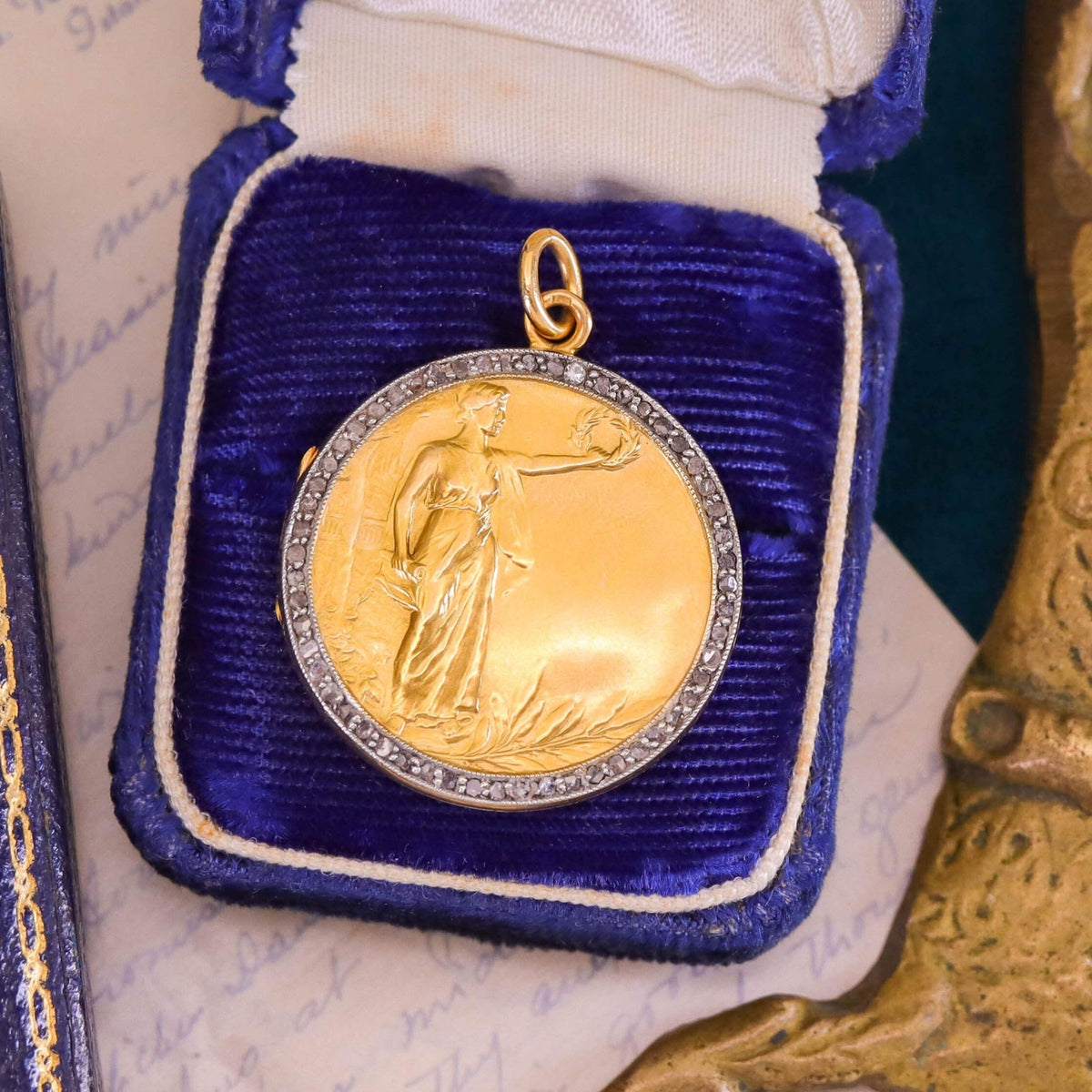 Art Nouveau Goddess Locket of 18k Gold - Trademark Antiques