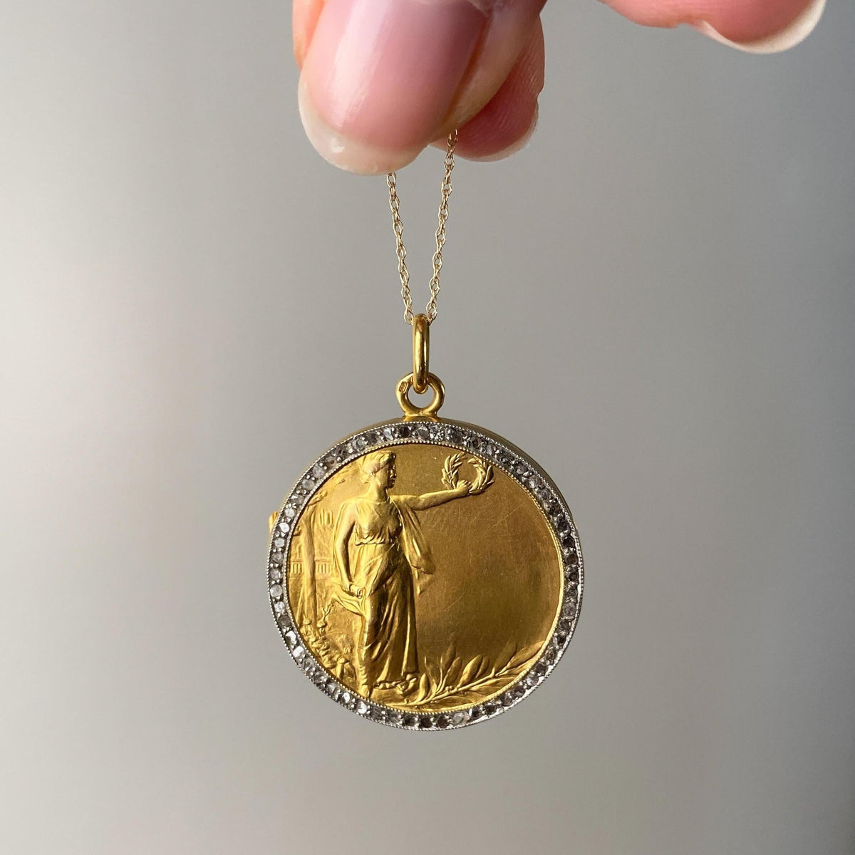 Art Nouveau Goddess Locket of 18k Gold - Trademark Antiques