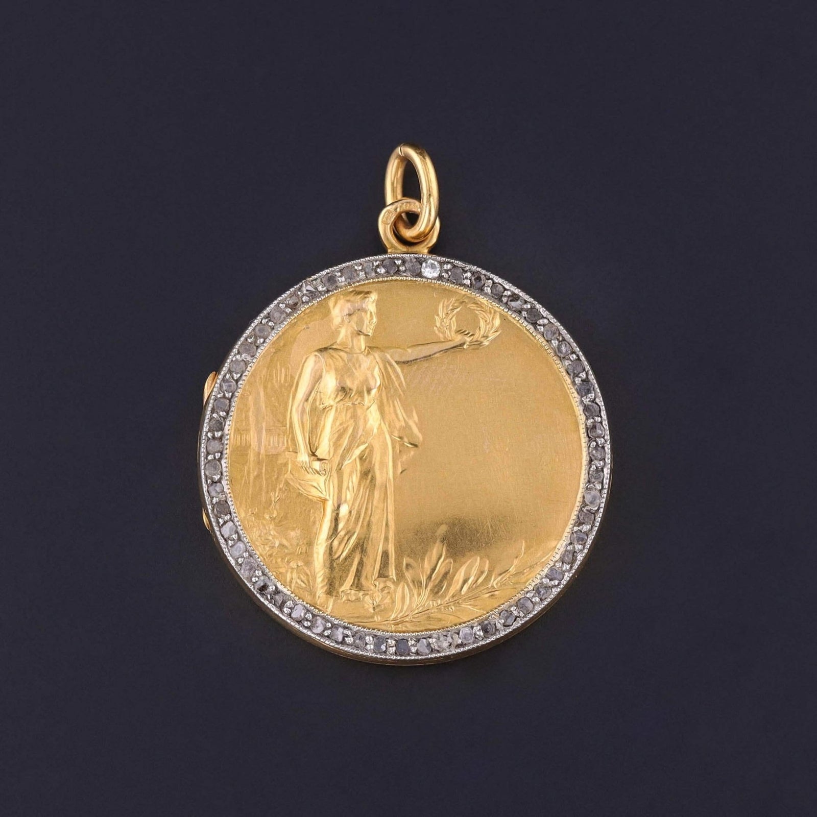 Art Nouveau Goddess Locket of 18k Gold - Trademark Antiques