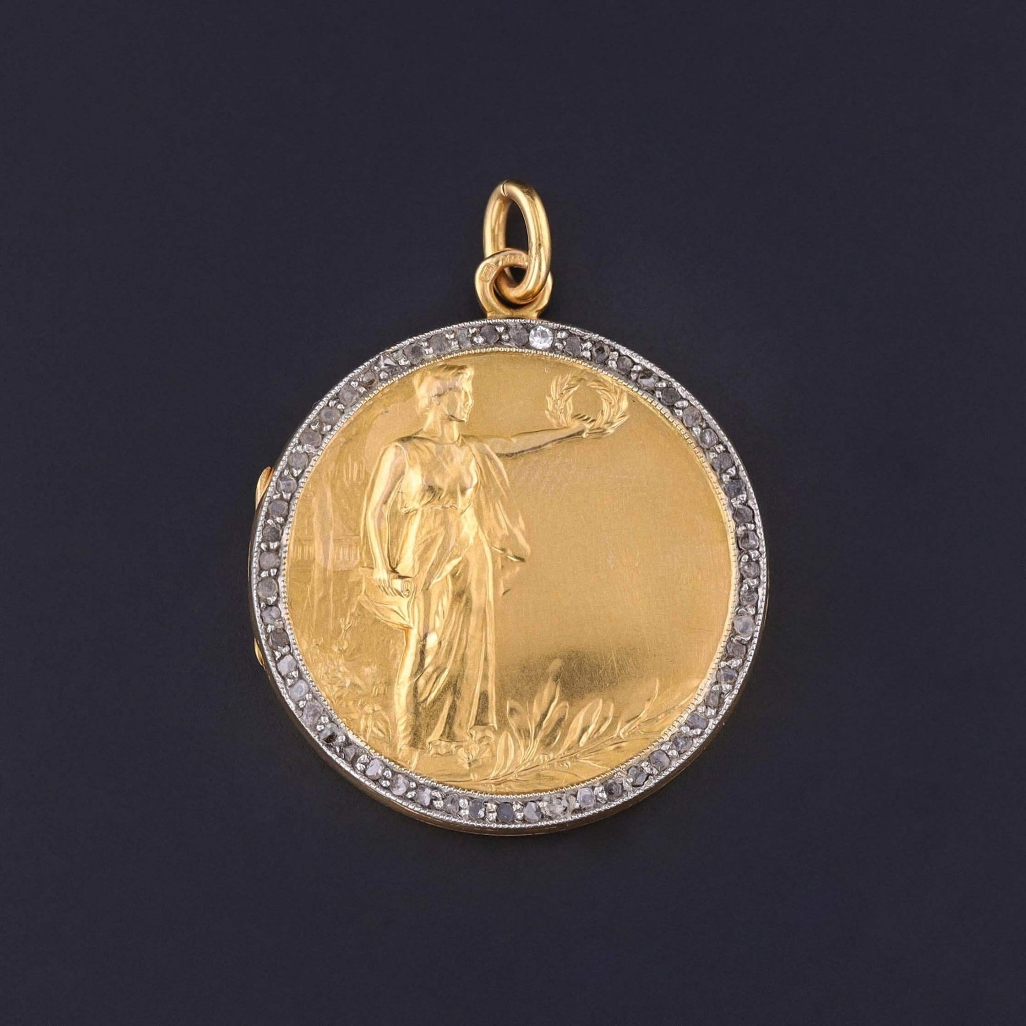 Art Nouveau Goddess Locket of 18k Gold - Trademark Antiques