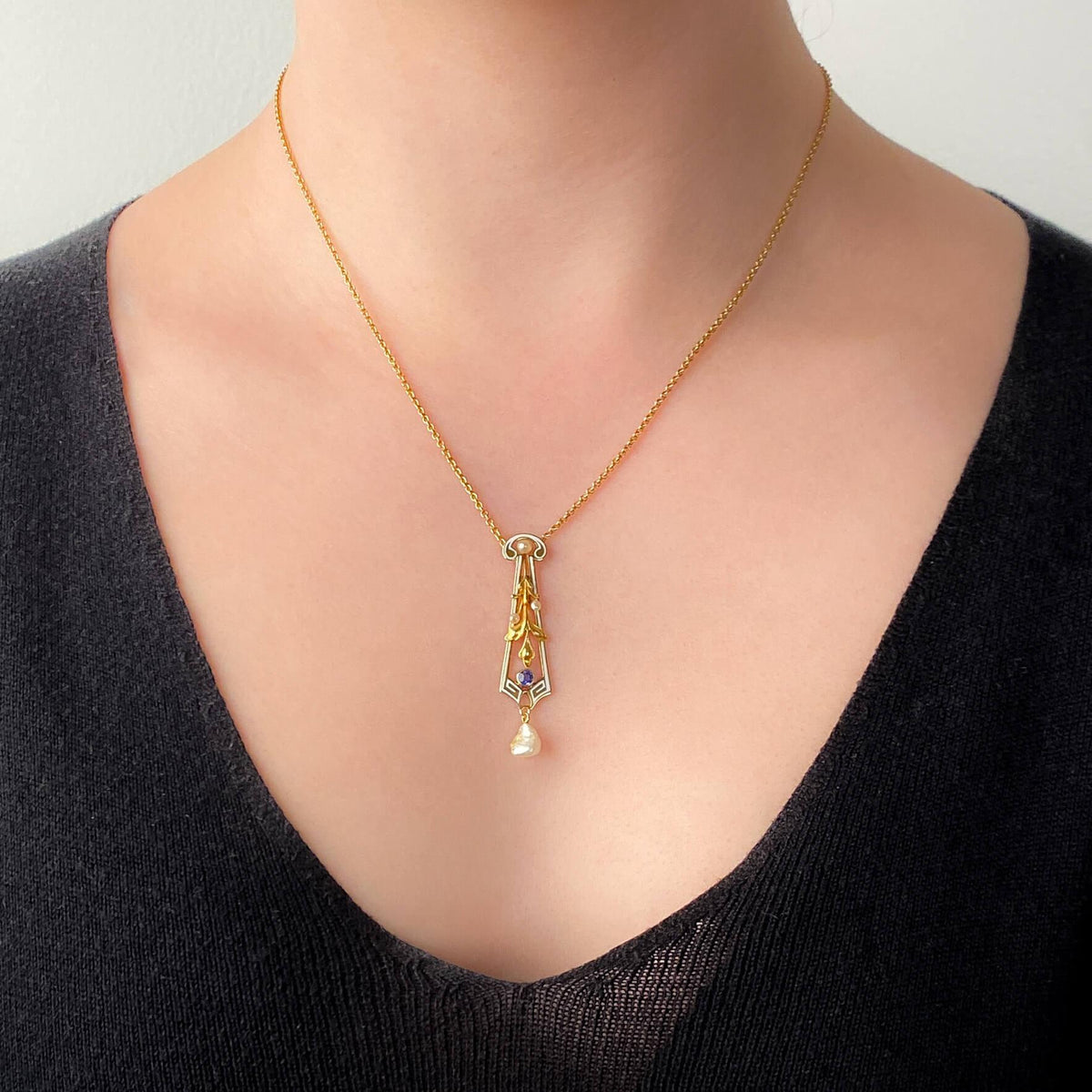 Art Nouveau Necklace of 14k Gold - Trademark Antiques