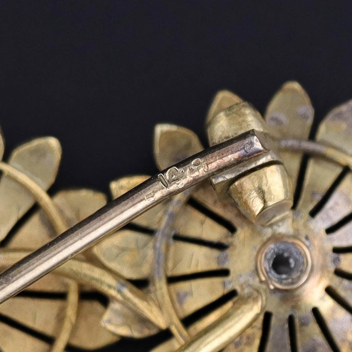 Art Nouveau Purple and Pink Enamel Daisy Brooch of 14k Gold - Trademark Antiques