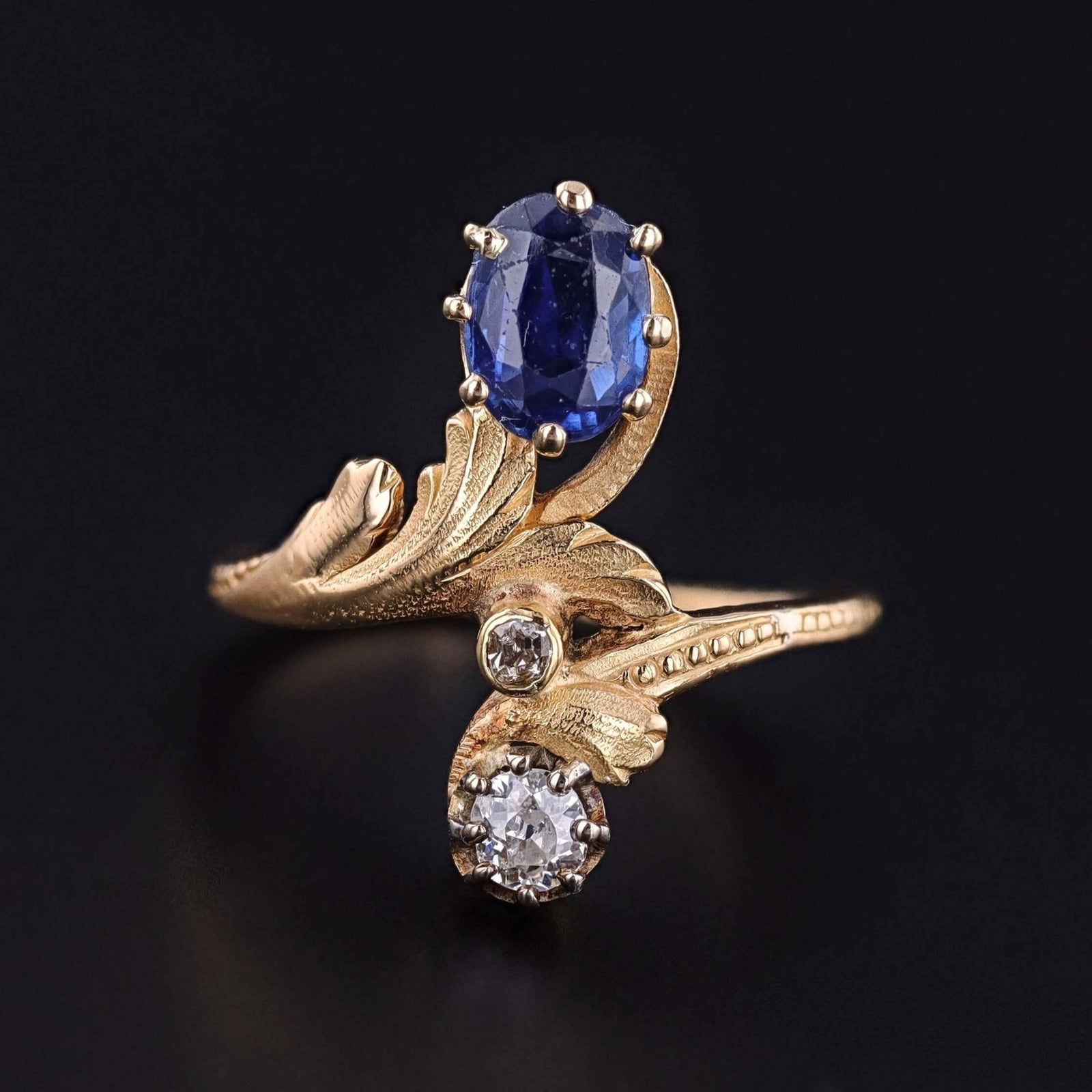 Art Nouveau Sapphire and Diamond Ring of 18k Gold - Trademark Antiques