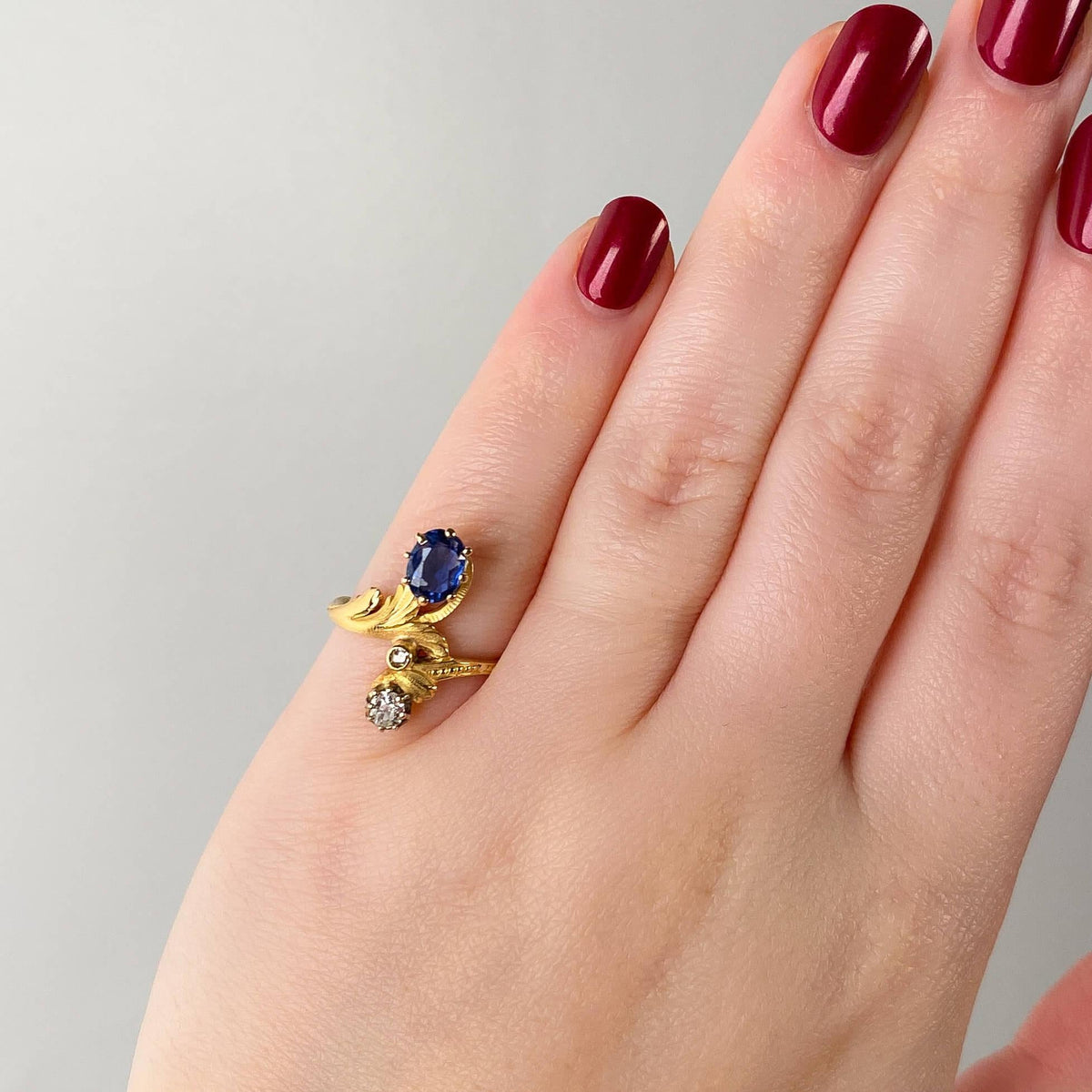Art Nouveau Sapphire and Diamond Ring of 18k Gold - Trademark Antiques