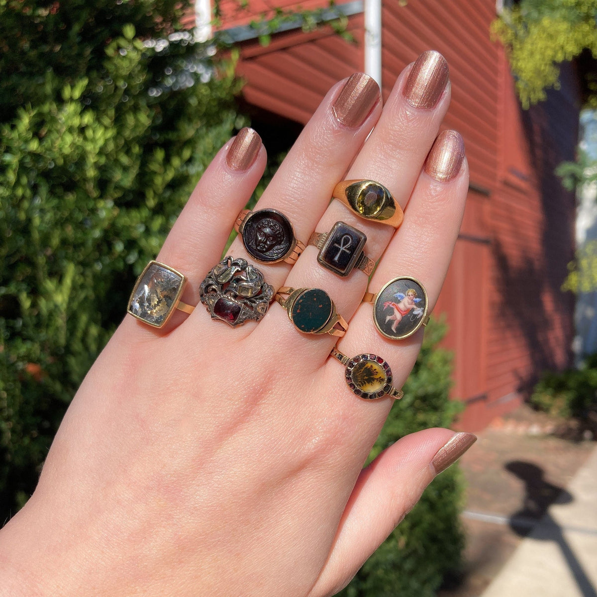 Georgian Dendritic Agate and Garnet Mourning Ring of 18k Gold - Trademark Antiques