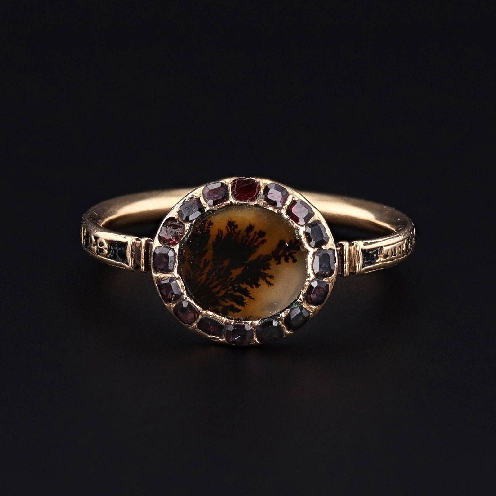Georgian Dendritic Agate and Garnet Mourning Ring of 18k Gold - Trademark Antiques