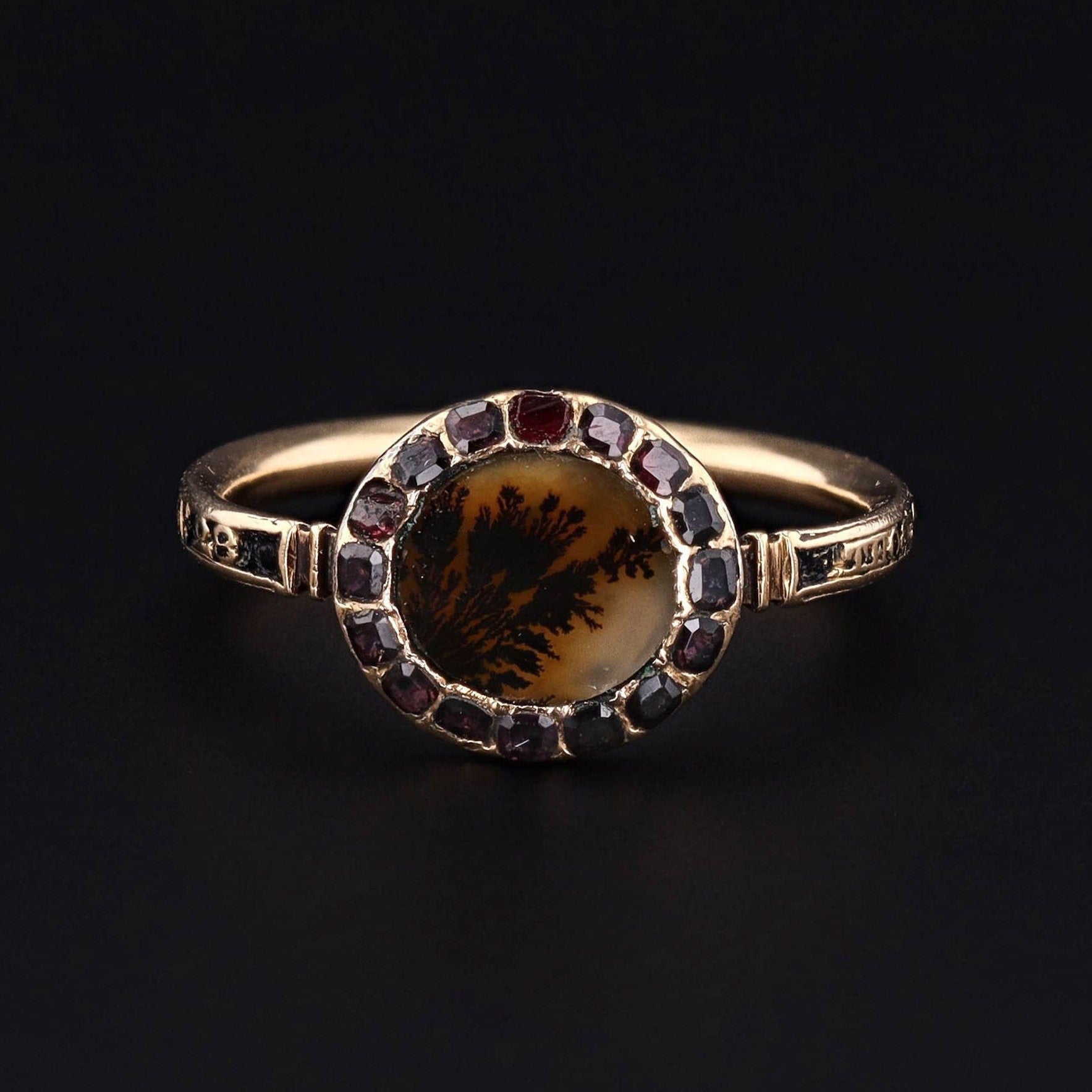 Georgian Dendritic Agate and Garnet Mourning Ring of 18k Gold - Trademark Antiques