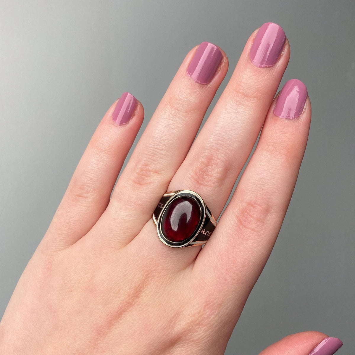 Georgian Garnet Mourning Ring of 18k Gold - Trademark Antiques