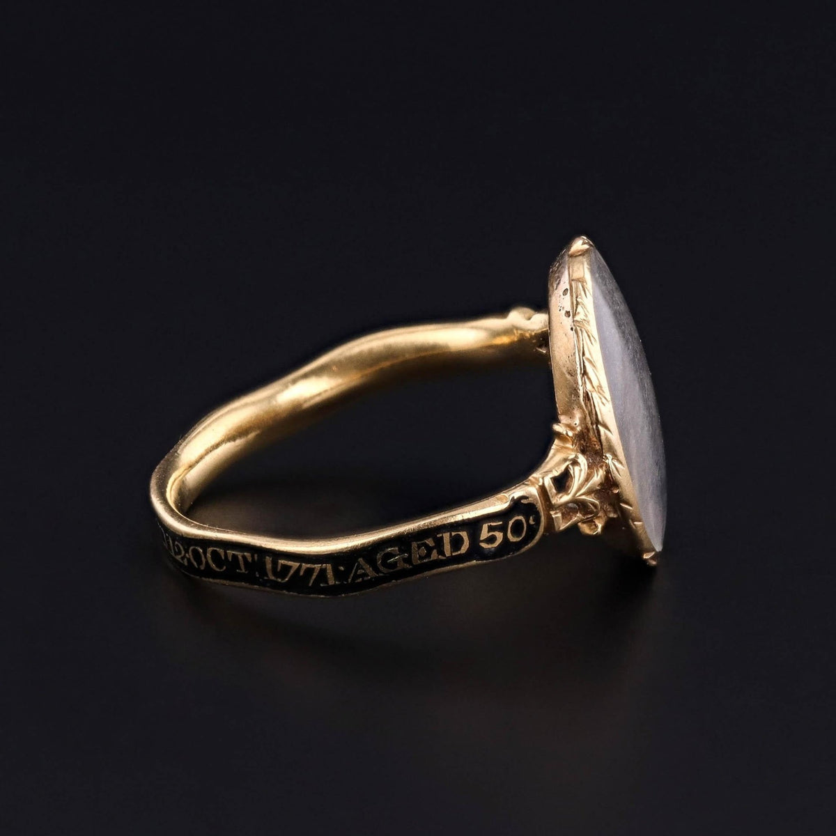 Georgian Mourning Ring of 18k Gold - Trademark Antiques