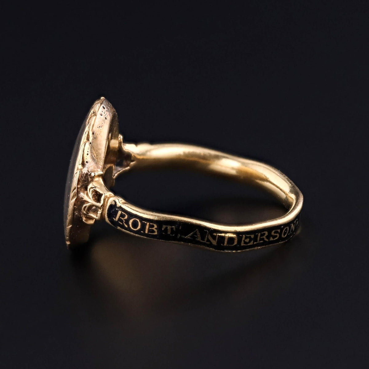 Georgian Mourning Ring of 18k Gold - Trademark Antiques