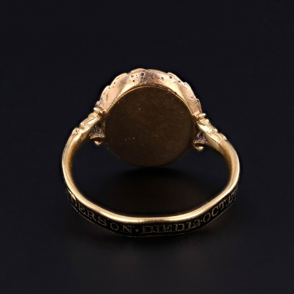 Georgian Mourning Ring of 18k Gold - Trademark Antiques