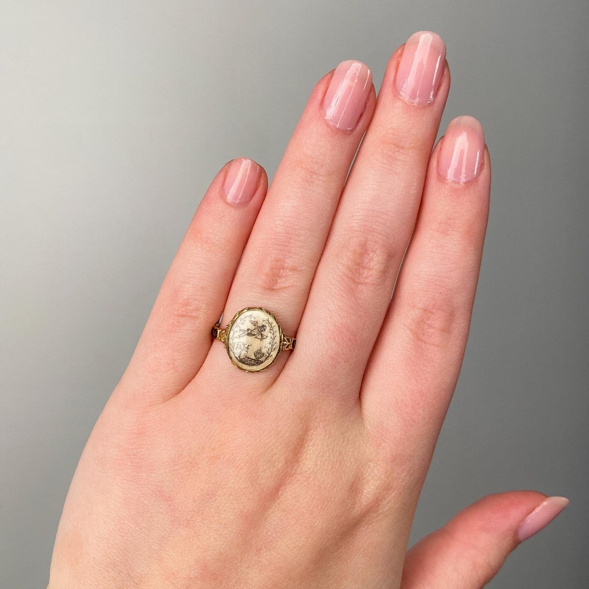 Georgian Mourning Ring of 18k Gold - Trademark Antiques