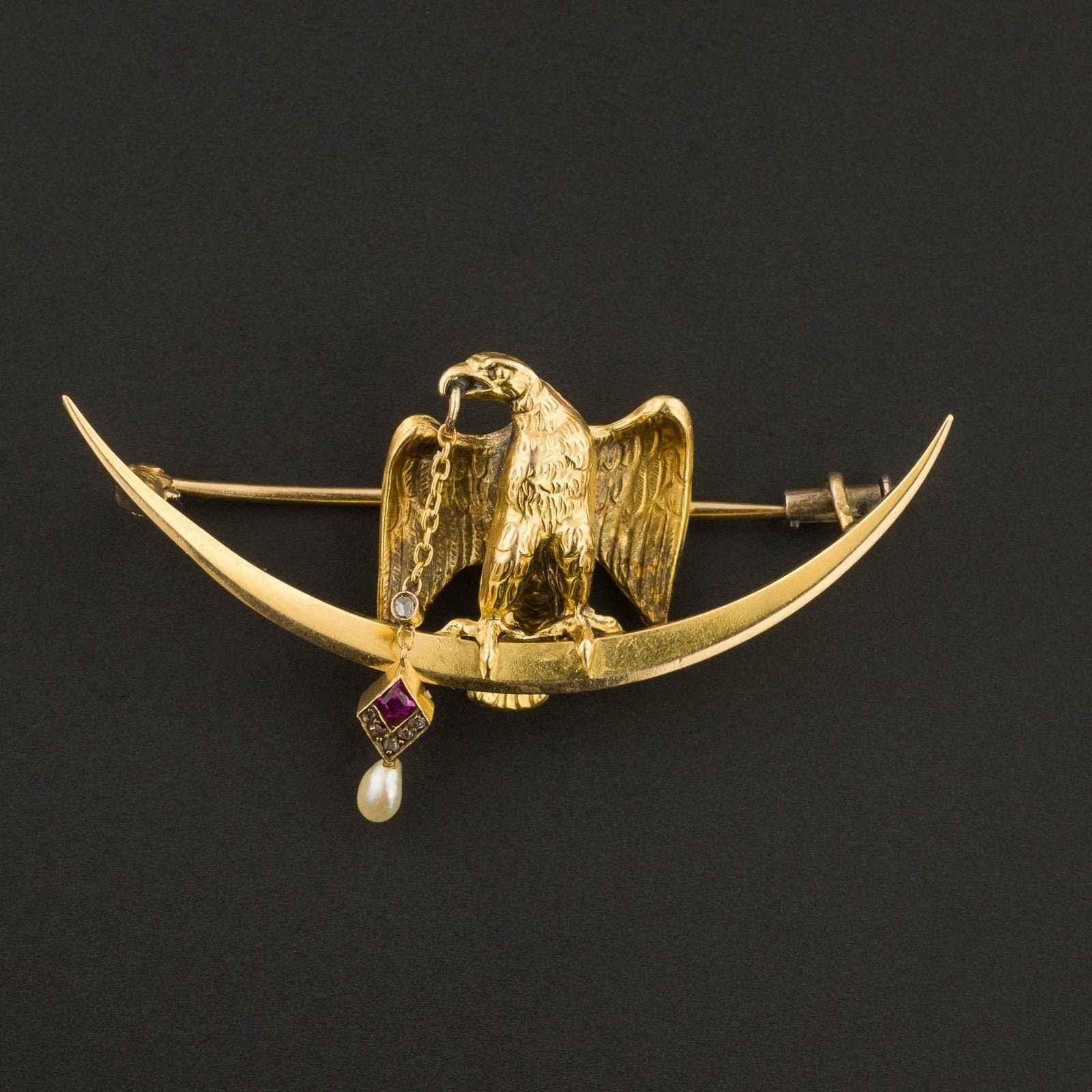 Antique Falcon Brooch of 18k Gold