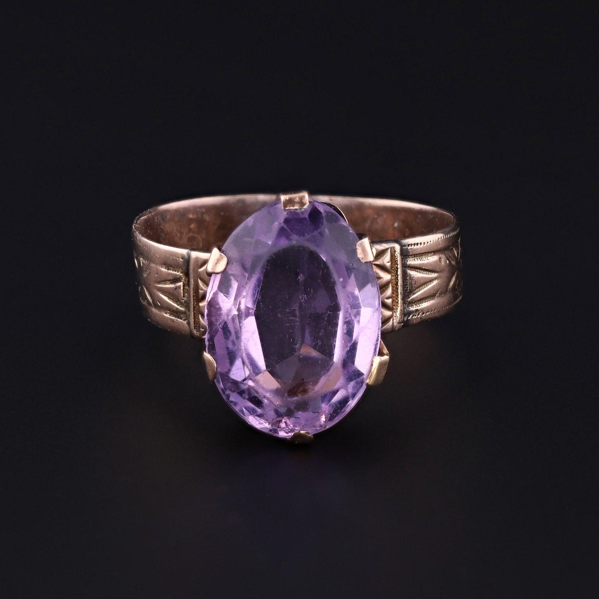 Antique Amethyst Ring of 9ct Gold
