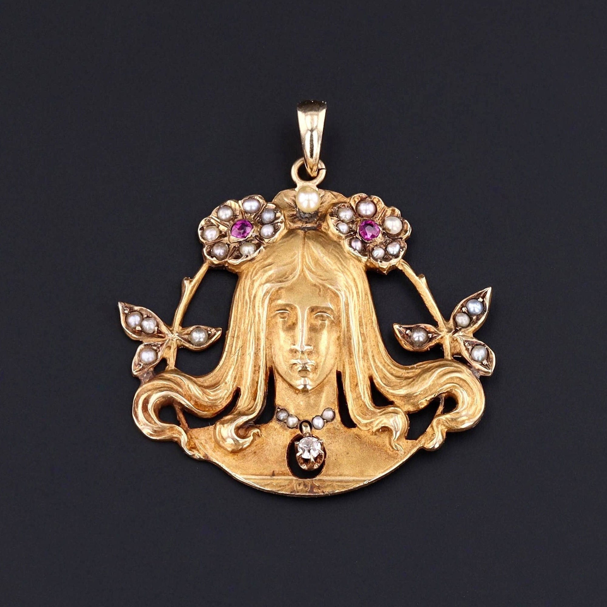 Art Nouveau Woman Pendant of 14k Gold