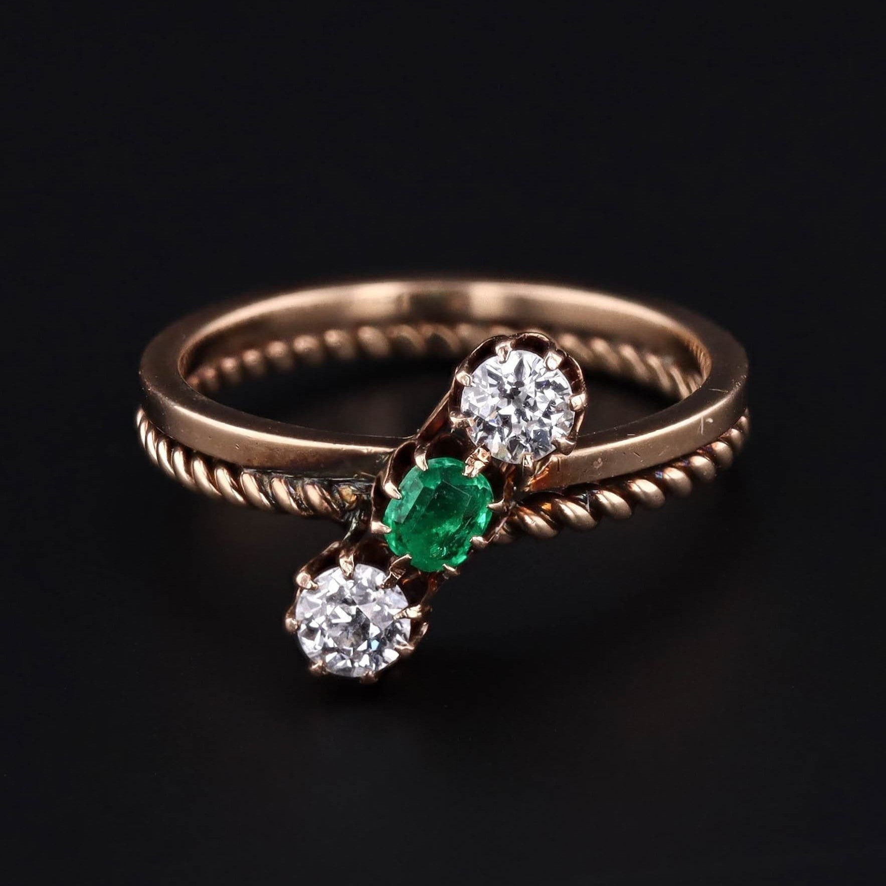 Antique Emerald and Diamond Ring of 14k Gold